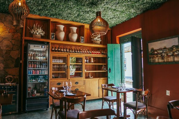 Apprenez à réaliser une exquise tarte Tatin aux pommes, nappée de caramel doré et enveloppée dans une pâte feuilletée irrésistible !