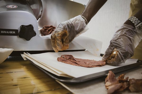 Guide d'achat pour une trancheuse à jambon professionnelle